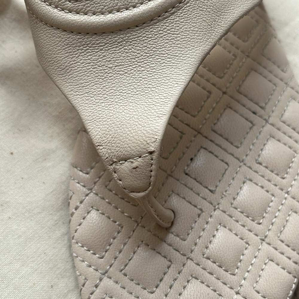 Tory Burch Quilted Cream Sandals 8M - Picture 8 of 9